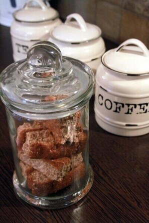 Family Cottage, 2 Bedrooms | Coffee and/or coffee maker - Swellendam Self Catering (Swellendam)