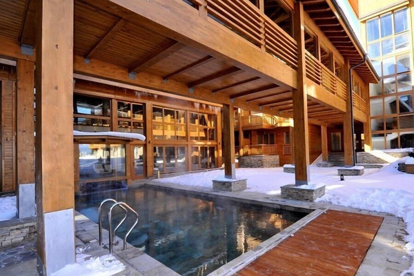Indoor pool, 6 outdoor pools, pool umbrellas, sun loungers