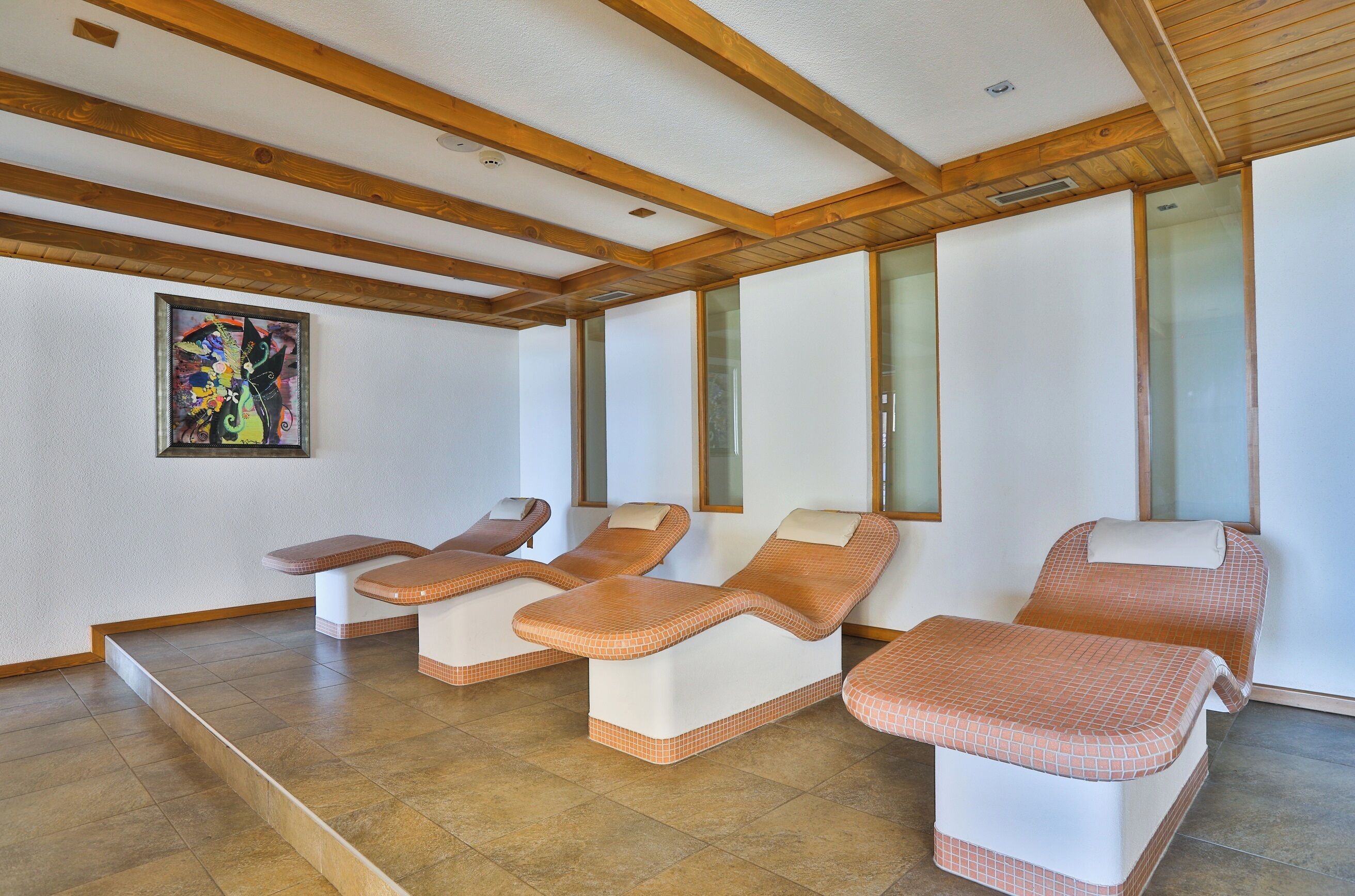 Couples treatment rooms, sauna, hot tub, steam room, body treatments