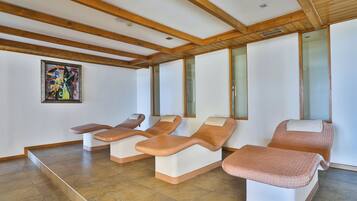 Couples treatment rooms, sauna, hot tub, steam room, body treatments