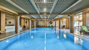 Couples treatment room(s), sauna, hot tub, steam room, body treatments