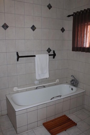 Đồ dùng nhà tắm miễn phí, máy sấy tóc