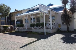 Mặt tiền nơi lưu trú