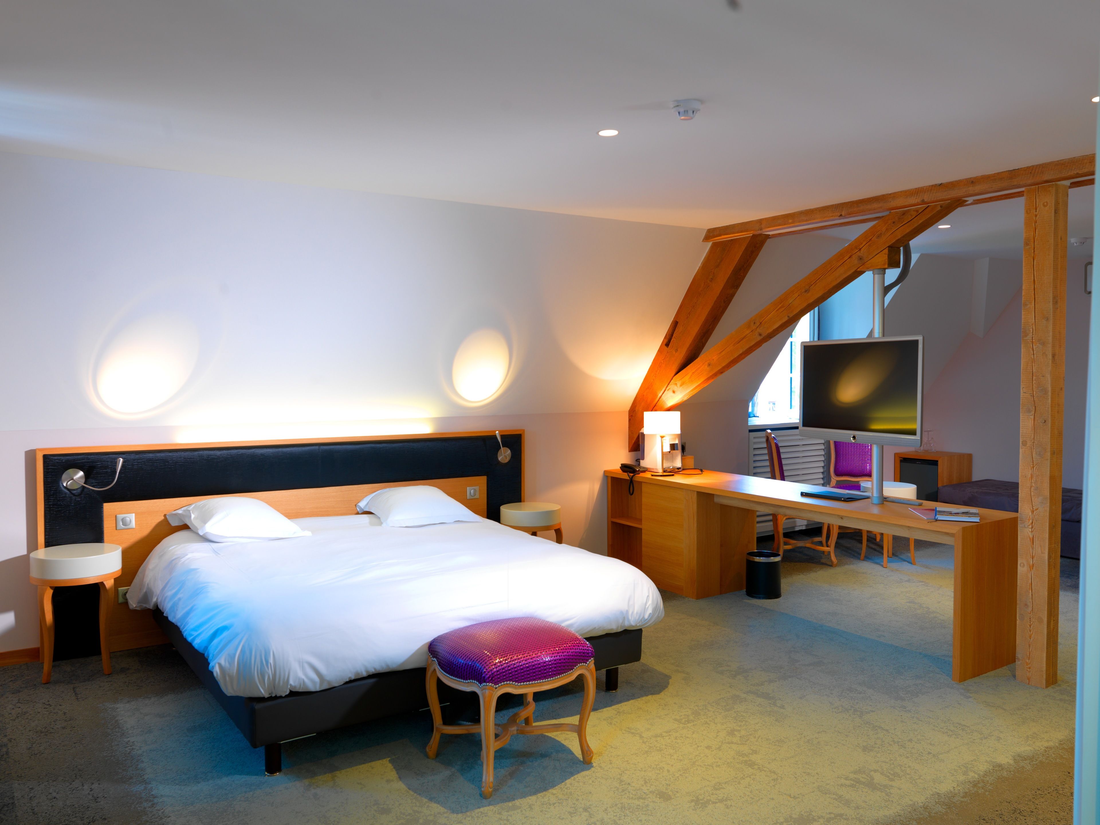 deluxe double room (cheval blanc) | minibar, in-room safe, desk, soundproofing