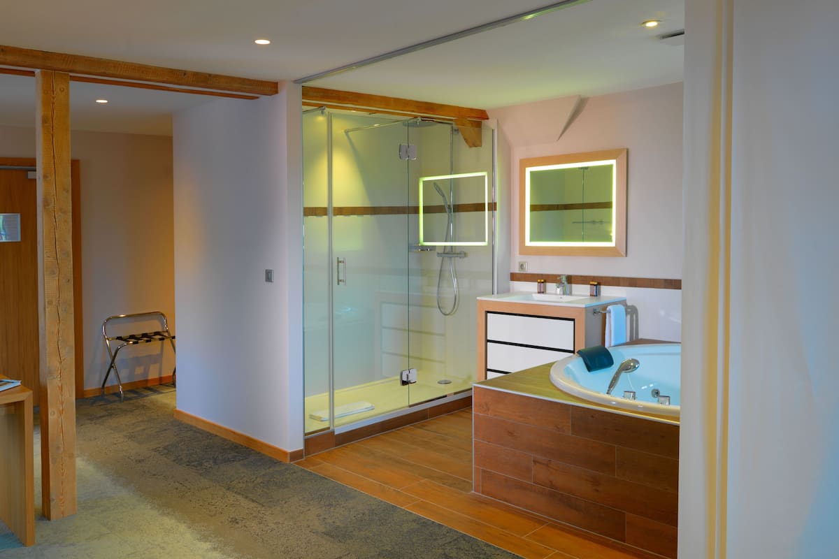 deluxe double room (cheval blanc) | minibar, in-room safe, desk, soundproofing