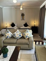 Gustav Unit 2 | Área de estar | TV 32 polegadas com canais digitais