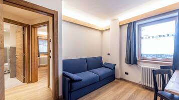 Deluxe Apartment, 1 Bedroom | 1 bedroom, free WiFi, bed sheets