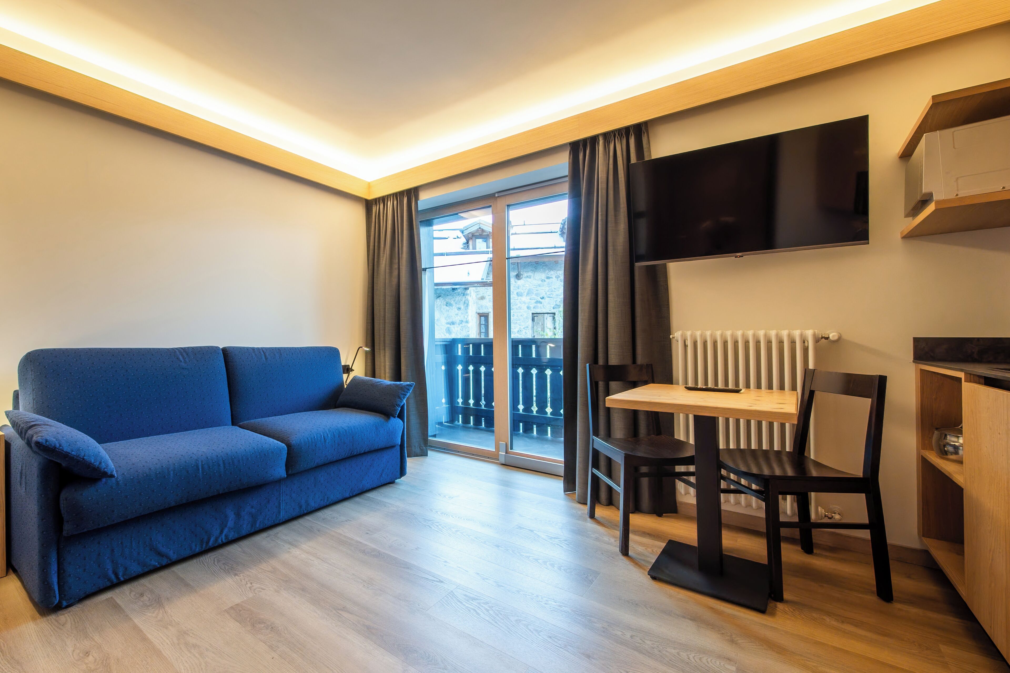 Monolocale Comfort | Area soggiorno | TV 32 pollici con canali via cavo