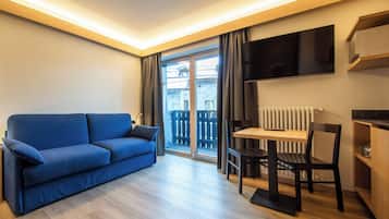 Monolocale Comfort | Area soggiorno | TV 32 pollici con canali via cavo