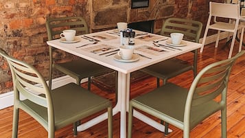 Free daily cooked-to-order breakfast