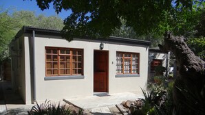 Unclassified image, 5 of 51, button - La Paix Guest House (Beaufort West)