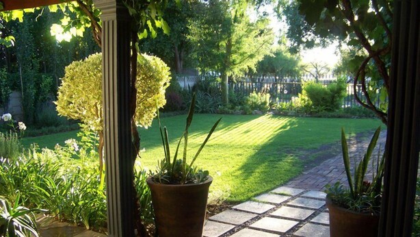 Unclassified image, 1 of 51, button - La Paix Guest House (Beaufort West)
