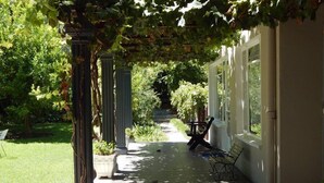 Unclassified image, 4 of 51, button - La Paix Guest House (Beaufort West)
