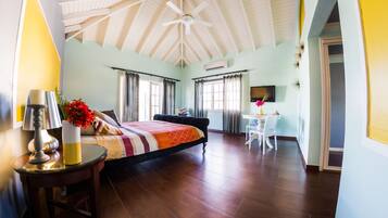 Exclusive-Penthouse, 1 King-Bett | Bügeleisen/Bügelbrett, kostenloses WLAN, Bettwäsche