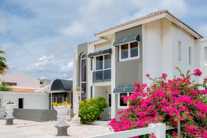Front of property - Modern Hotel Aruba (Noord)