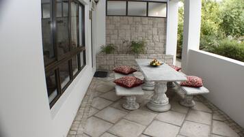 Spacious Garden View Apartment | Balcony view