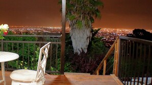 Majesty Luxury Suite With Balcony | Vistas a la ciudad