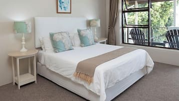 Deluxe kamer, 1 slaapkamer (Luxury Room) | Verduisterende gordijnen, een strijkplank/strijkijzer, gratis wifi