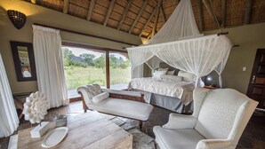 Luxury Suites | 1 bedroom, minibar, in-room safe - Kambaku River Sands (Bushbuckridge)