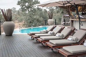 2 piscines extérieures