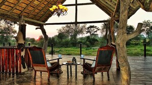 Outdoor dining - Kambaku River Sands (Bushbuckridge)