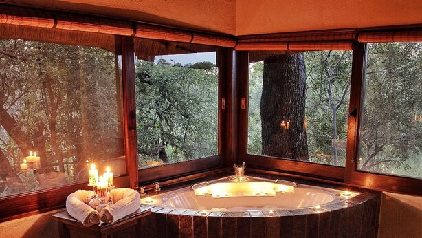 Indoor spa tub - Kambaku River Sands (Bushbuckridge)