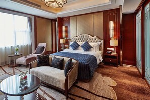 Presidential Suite, 1 King Bed, Non Smoking | Down comforters, minibar, in-room safe, desk - Wyndham Jingzhou (Jingzhou)