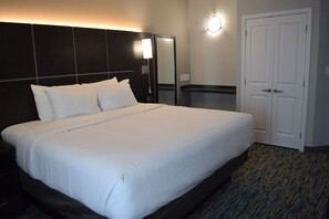 In-room safe, desk, laptop workspace, soundproofing - Candlewood Suites Nashville - Metro Center by IHG (Nashville)