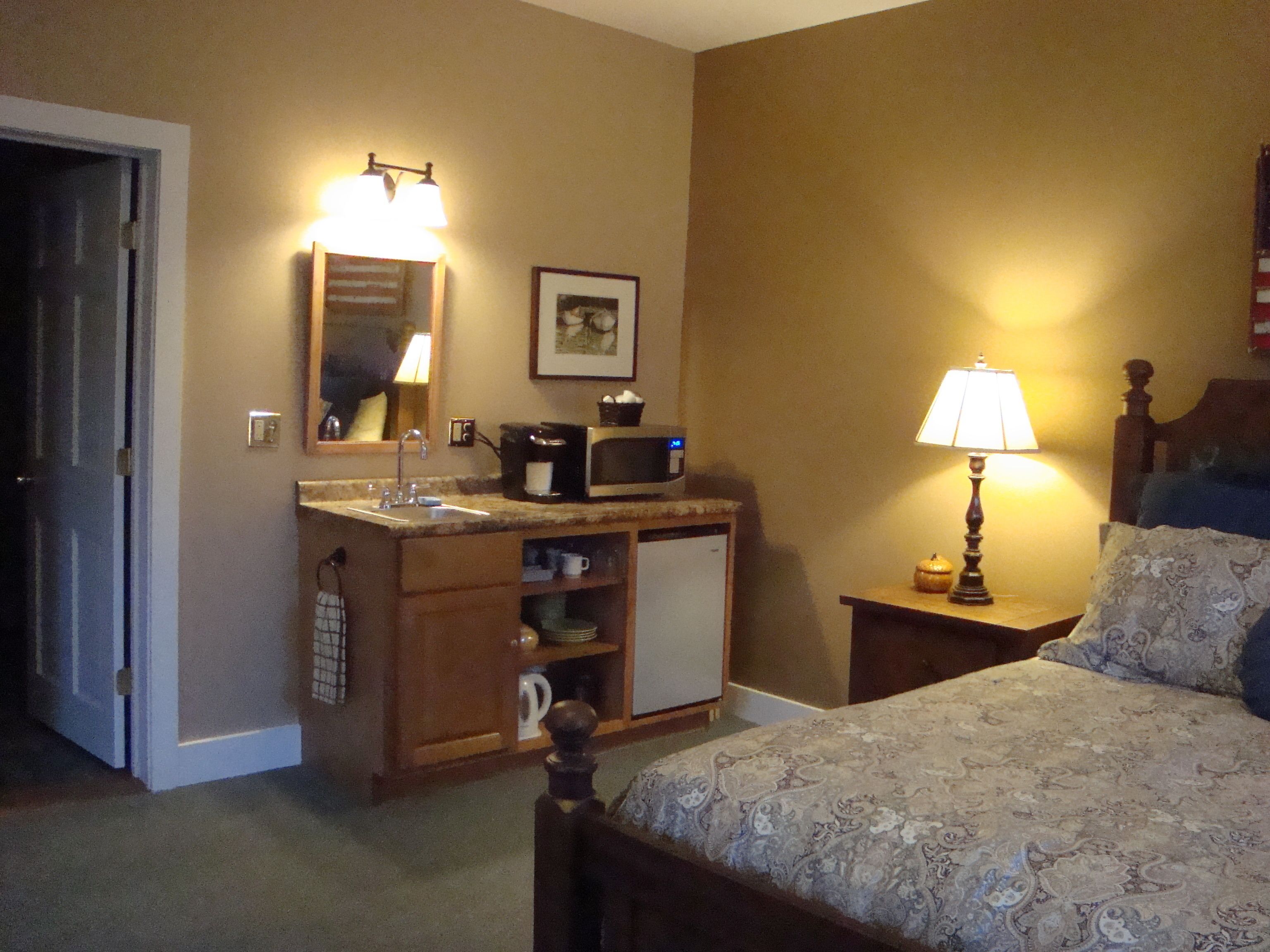 south mountain mini suite | private kitchenette | fridge, microwave, coffee/tea maker, electric kettle