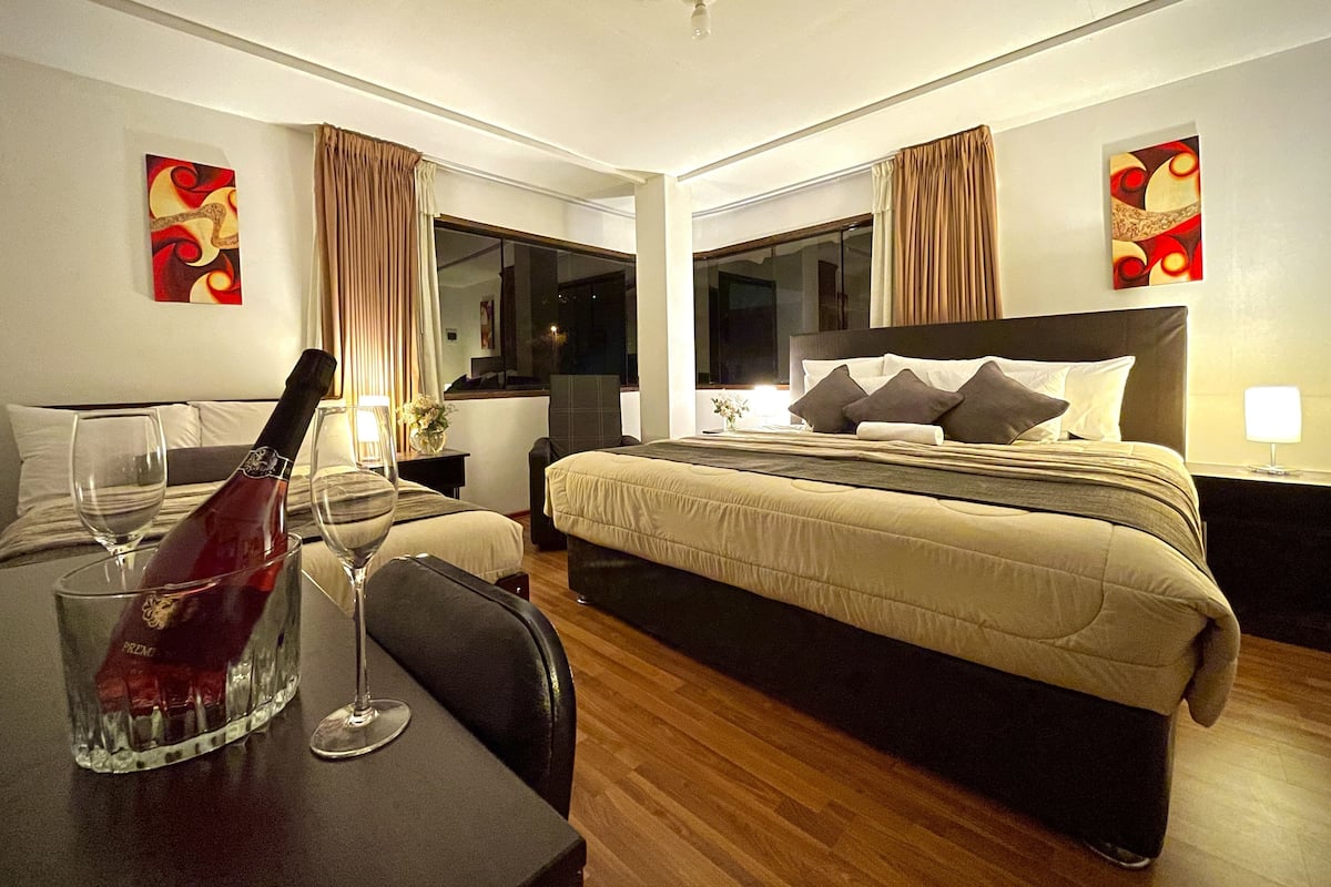 Iron/ironing board, WiFi (free), bed sheets