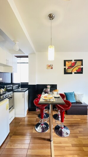 Leilighet – superior, 2 soverom, tekjøkken | Eget kjøkken | Kjøleskap, ovn, kokeplater og oppvaskmaskin