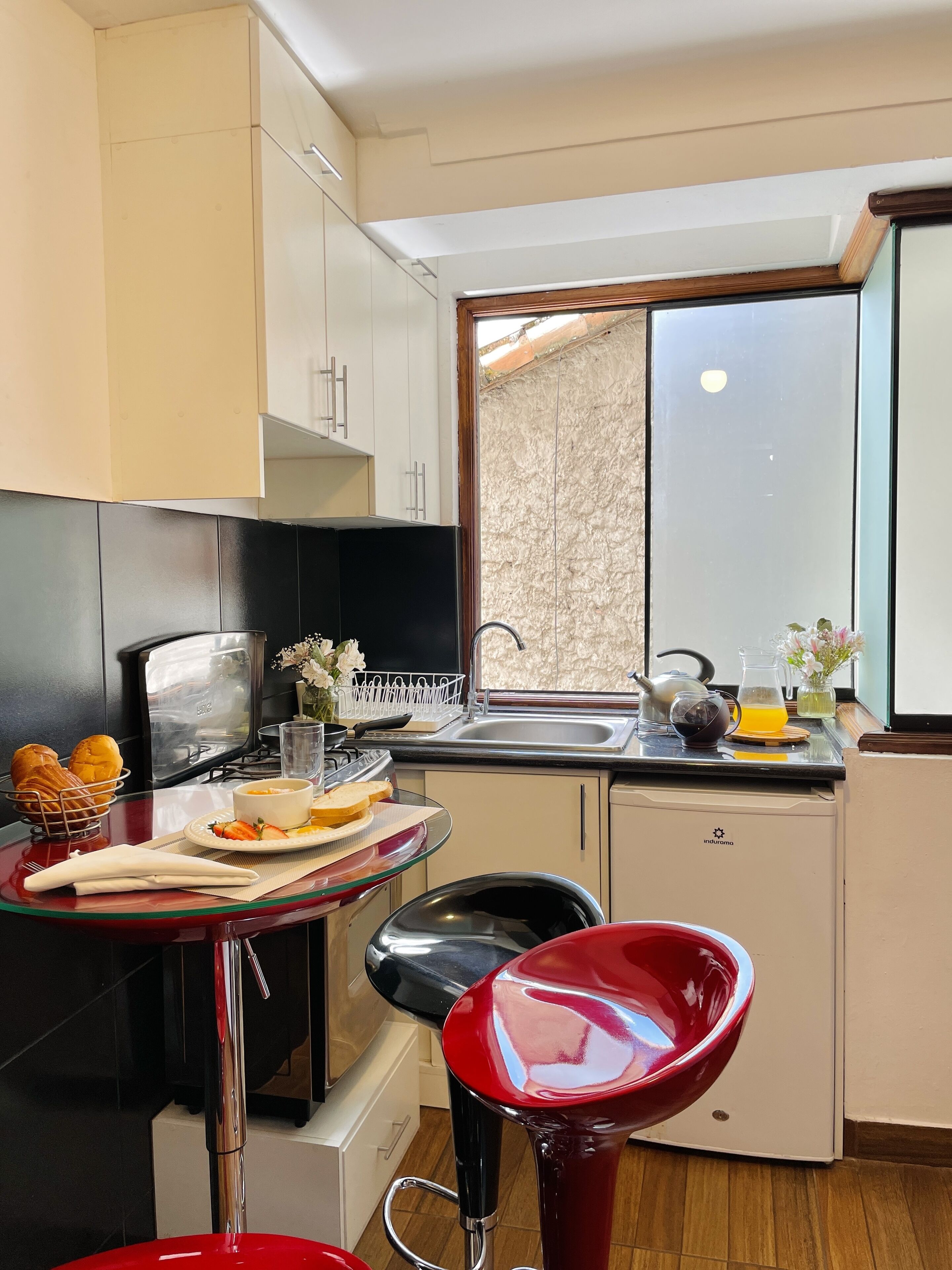 Apartemen Standar, 2 kamar tidur, dapur kecil | Dapur pribadi | Lemari es, oven, kompor, dan mesin pencuci piring