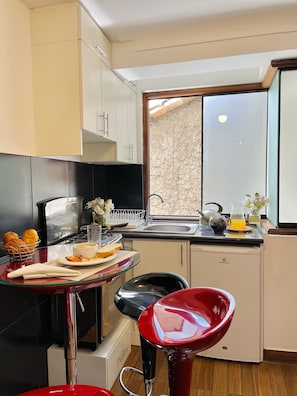 Standard Apartment, 2 Bedrooms, Kitchenette | Private kitchen | Fridge, oven, stovetop, dishwasher