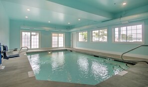 Indoor pool - Atlantic Ocean Suites (Old Orchard Beach)