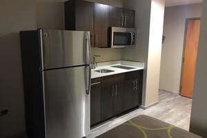 Ropa de cama de alta calidad, escritorio, cunas gratuitas y wifi gratis 