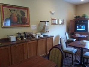 Café da manhã para viagem grátis todos os dias