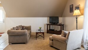 Duplex (Town Creek Warren - Suite B) | Living area - Town Creek Warren - Suite B (Fredericksburg)