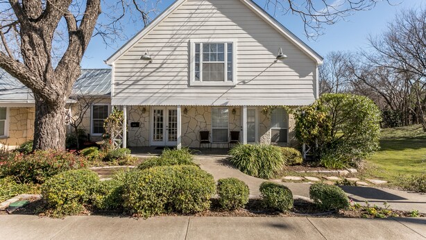 Front of property - Town Creek Warren - Suite B (Fredericksburg)