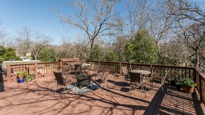 Terrace/patio - Town Creek Warren - Suite B (Fredericksburg)