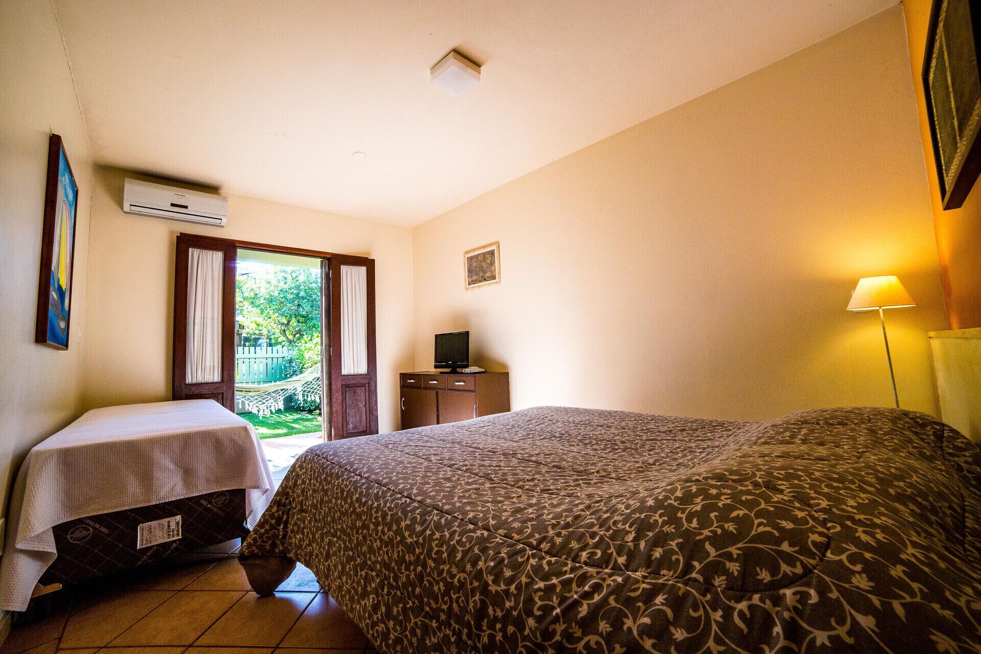 Decoración personalizada, muebles diferentes y escritorio 