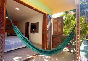 套房, 1 张大床 (Master) | 特色装修、特色家居、办公桌、熨斗/熨板