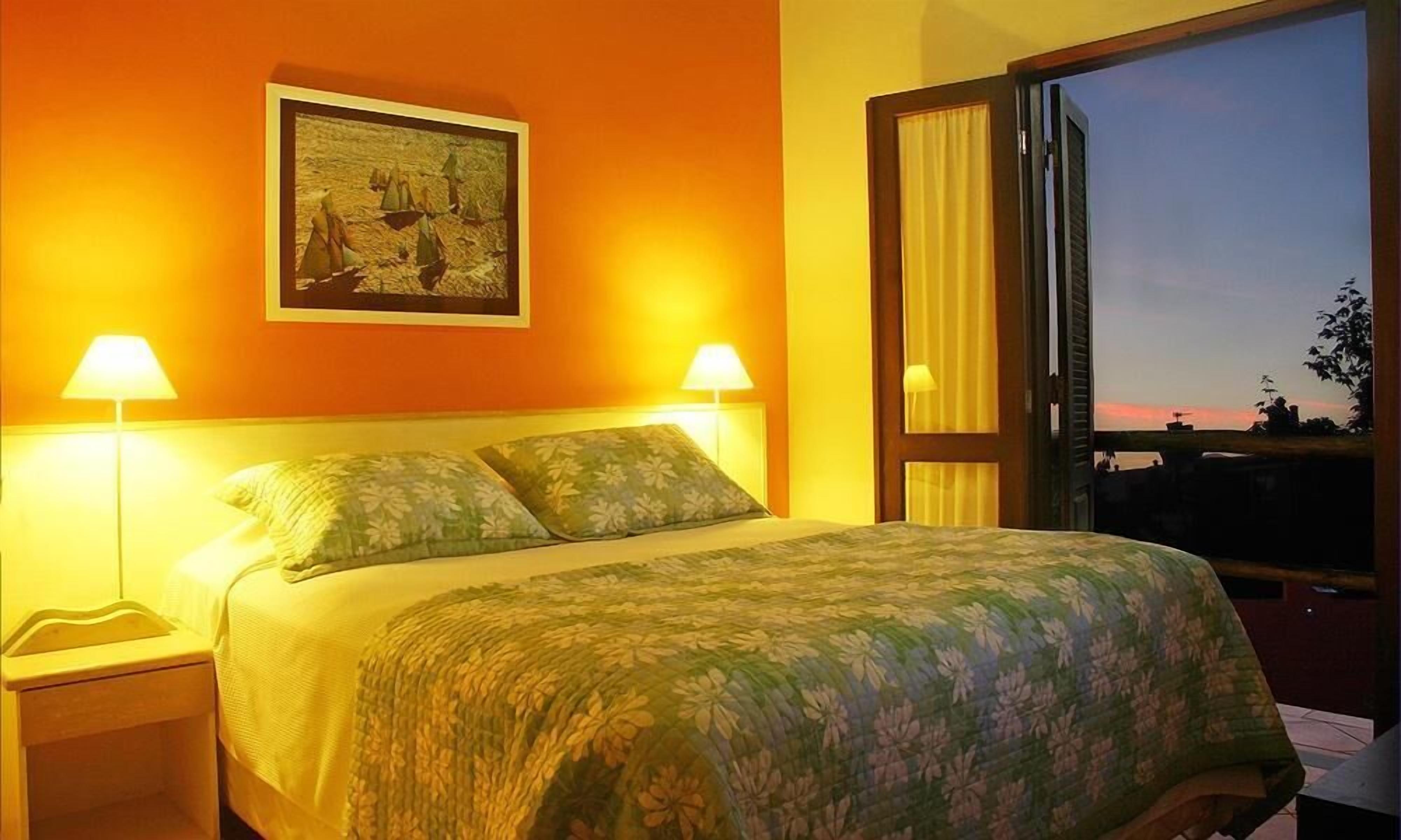 Decoración personalizada, muebles diferentes y escritorio 