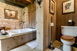 House, 1 King Bed (Palo Alto Creek - The Barn) | Bathroom | Shower, free toiletries, bathrobes, towels - Palo Alto Creek Farm- The Barn (Fredericksburg)