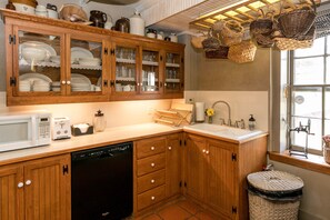 独立别墅, 2 间卧室 (Palo Alto Creek Farm - Itz Farmhouse) | 私人厨房 | 冰箱、微波炉、烤箱、炉灶