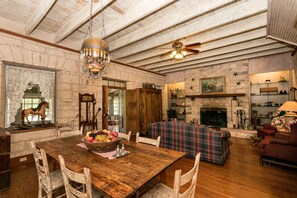 House, 2 Bedrooms (Palo Alto Creek Farm - Itz Farmhouse) | Living area