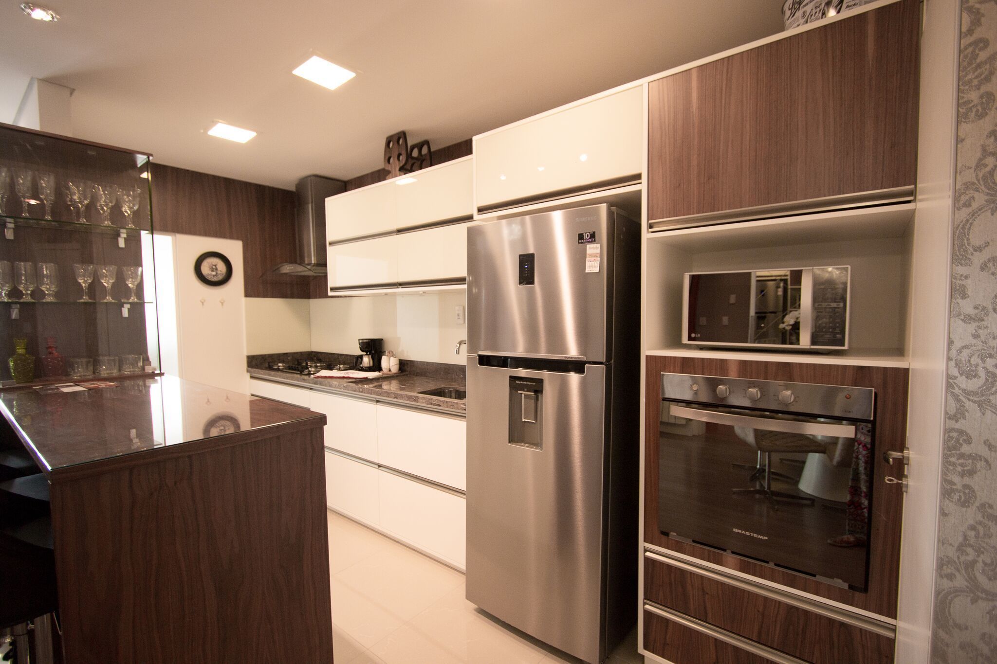 Apartment, Multiple Beds, Non Smoking | Private kitchen | Fridge, microwave, oven, cookware/dishes/utensils