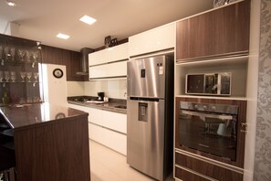 Appartamento, letti multipli, non fumatori | Cucina privata | Frigorifero, microonde, forno, pentole/stoviglie/utensili