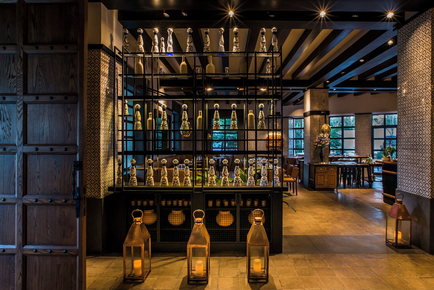 5 restaurants; breakfast, lunch, and dinner served