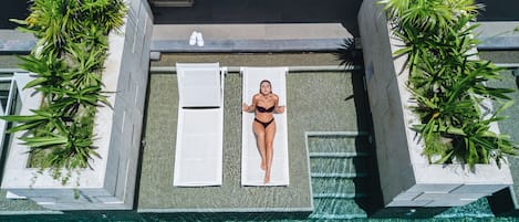 3 outdoor pools, sun loungers
