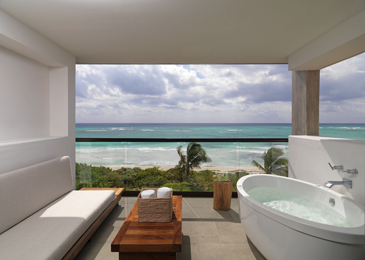 Unico Hotel Riviera Maya private tub overlooking the ocean